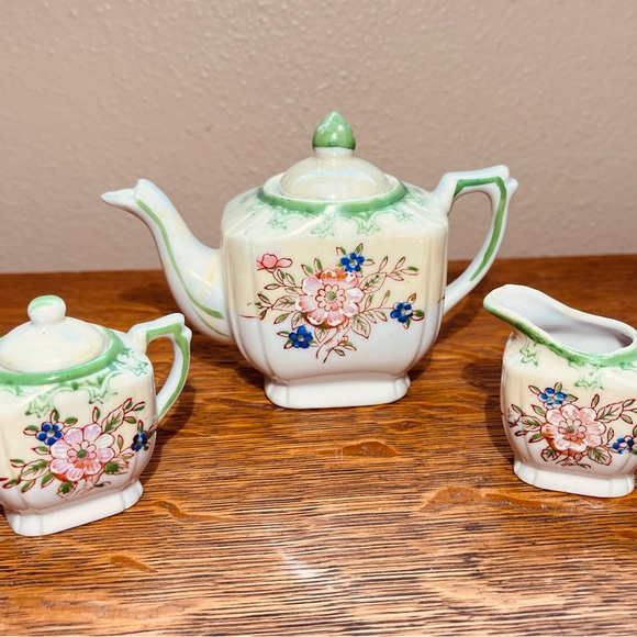 Lusterware child size tea set - Picture 4 of 8